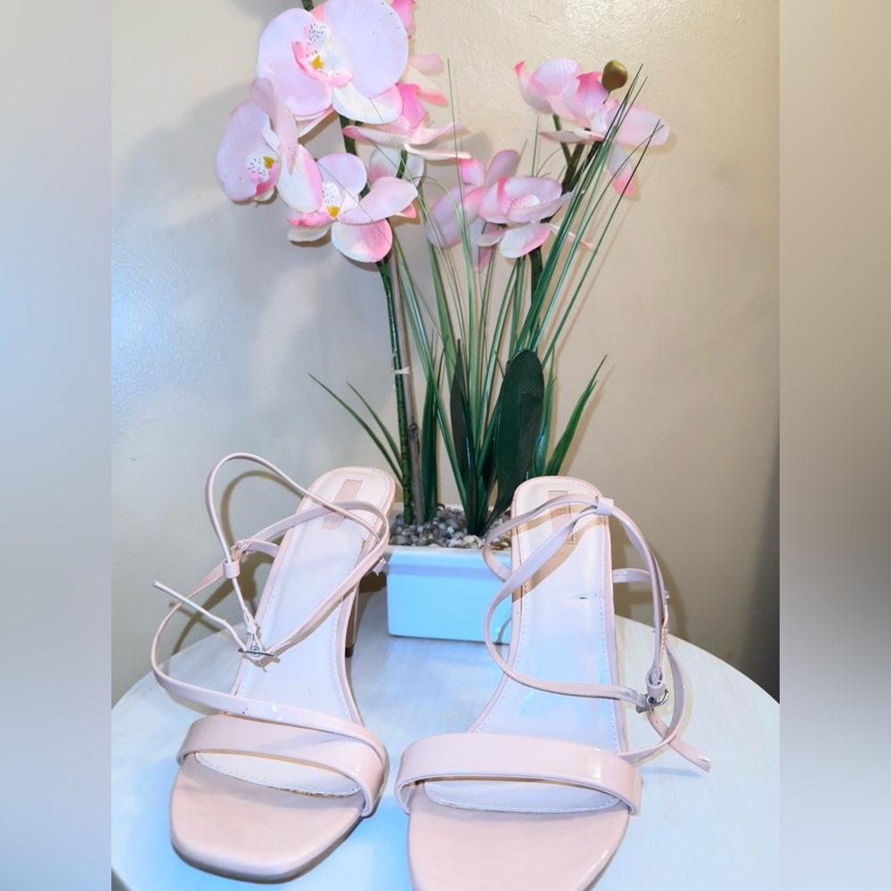 Nude strap heel, Brand: Forever 21, Size: USA 10